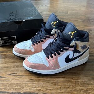 Air Jordan 1 Mid SE. men’s size 8.